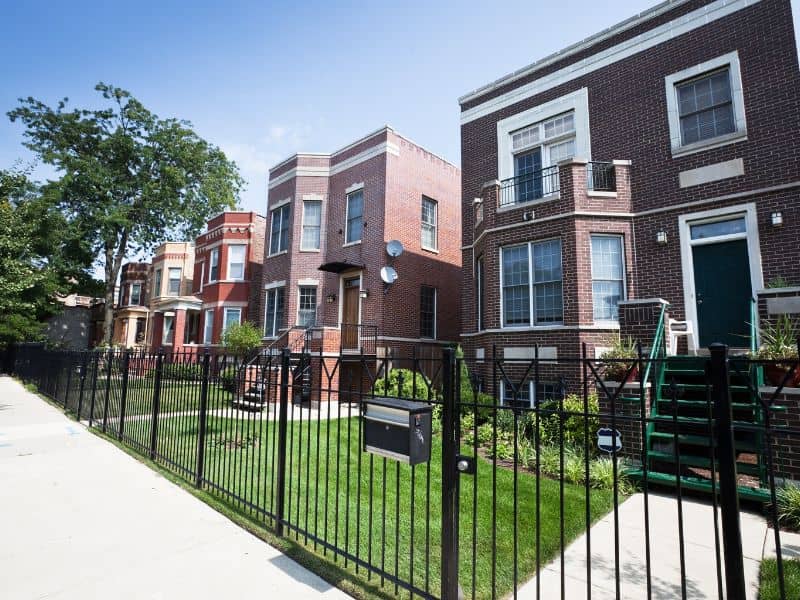 Closely spaced homes and property fences in a dense Chicago Illinois neighborhood
